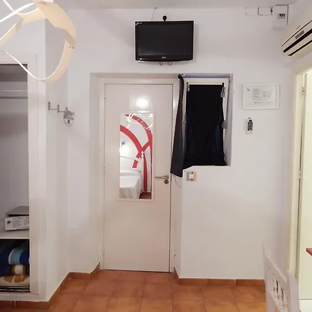 Arias Guest house 2*